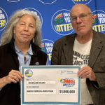 Neoyorquinos deciden compartir el premio millonario de Mega Millions: ¿es legal esta práctica?